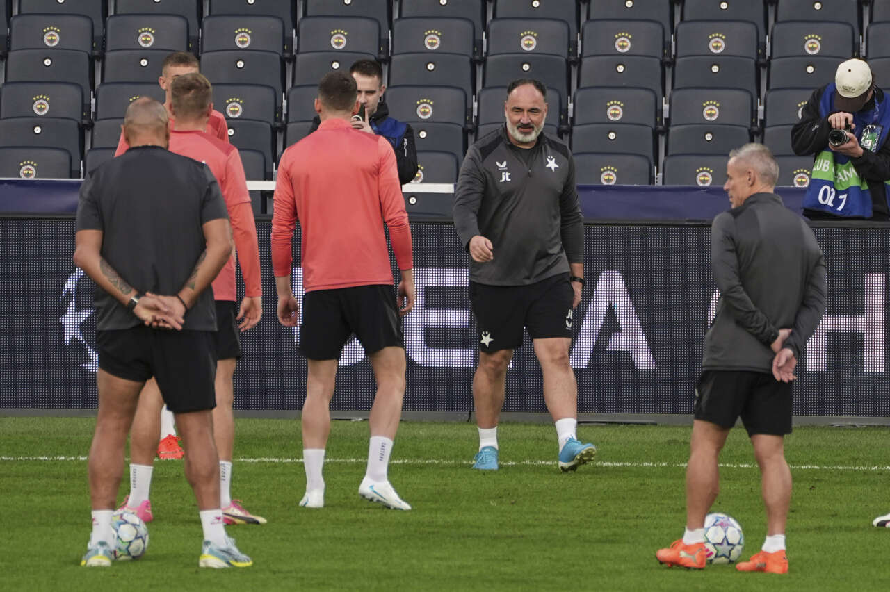 Fenerbahçe-Slavia Prag maçı öncesi kriz! İsmail Kartal'ın bütün planları bozuldu: Yıldız futbolcu kadro dışı bırakıldı 5