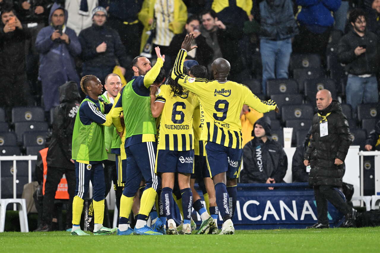 Fenerbahçe'de Aziz Yıldırım krizi 5 dakikada çözdü: Okan Buruk 1,5 yıldır kaosta 2