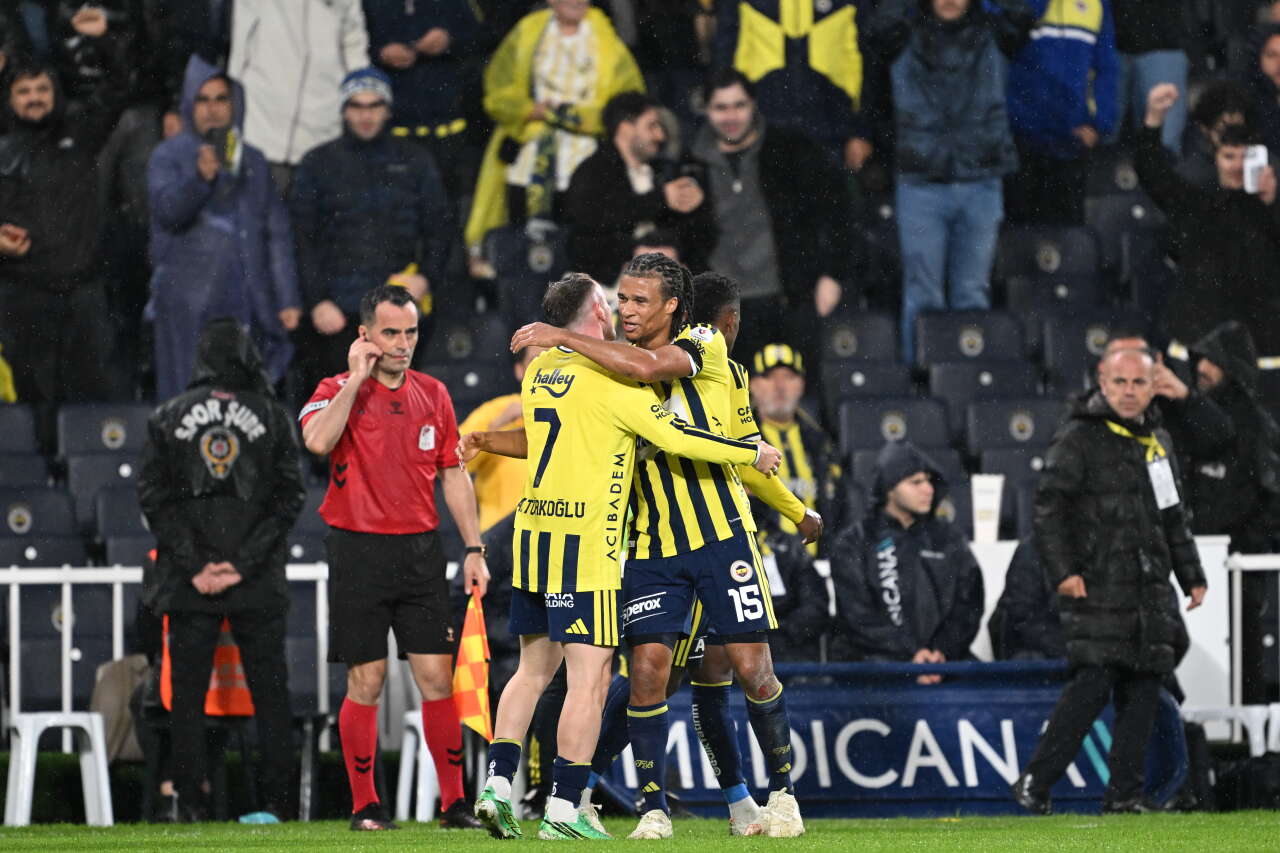 Fenerbahçe'de Aziz Yıldırım krizi 5 dakikada çözdü: Okan Buruk 1,5 yıldır kaosta 4