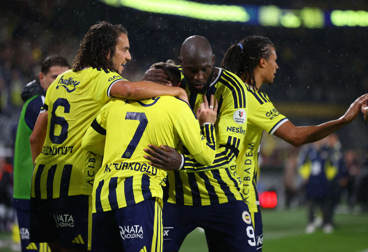 Fenerbahçe'de Aziz Yıldırım krizi 5 dakikada çözdü: Okan Buruk 1,5 yıldır kaosta 5