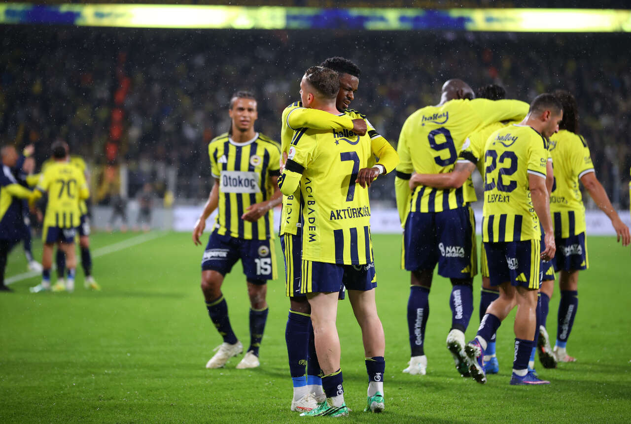Fenerbahçe'de Aziz Yıldırım krizi 5 dakikada çözdü: Okan Buruk 1,5 yıldır kaosta 3