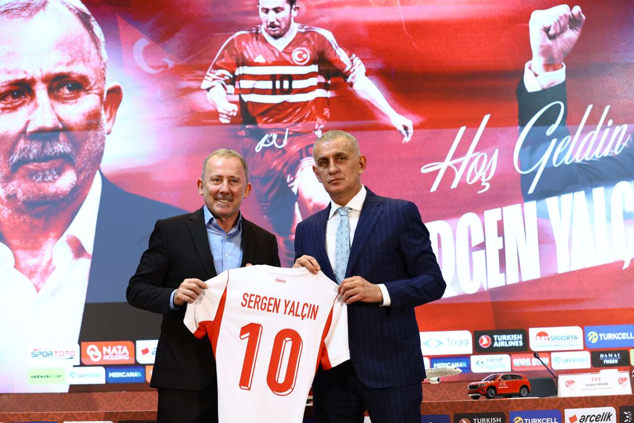Sergen Yalçın'ın Milli Takıma çağıracağı ilk yıldız belli oldu: Dursun Özbek ve Okan Buruk adını duyunca büyük tepki gösterdi 9