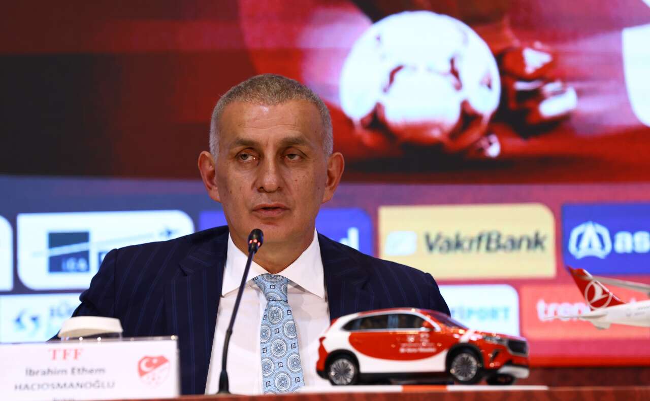 Sergen Yalçın'ın Milli Takıma çağıracağı ilk yıldız belli oldu: Dursun Özbek ve Okan Buruk adını duyunca büyük tepki gösterdi 6