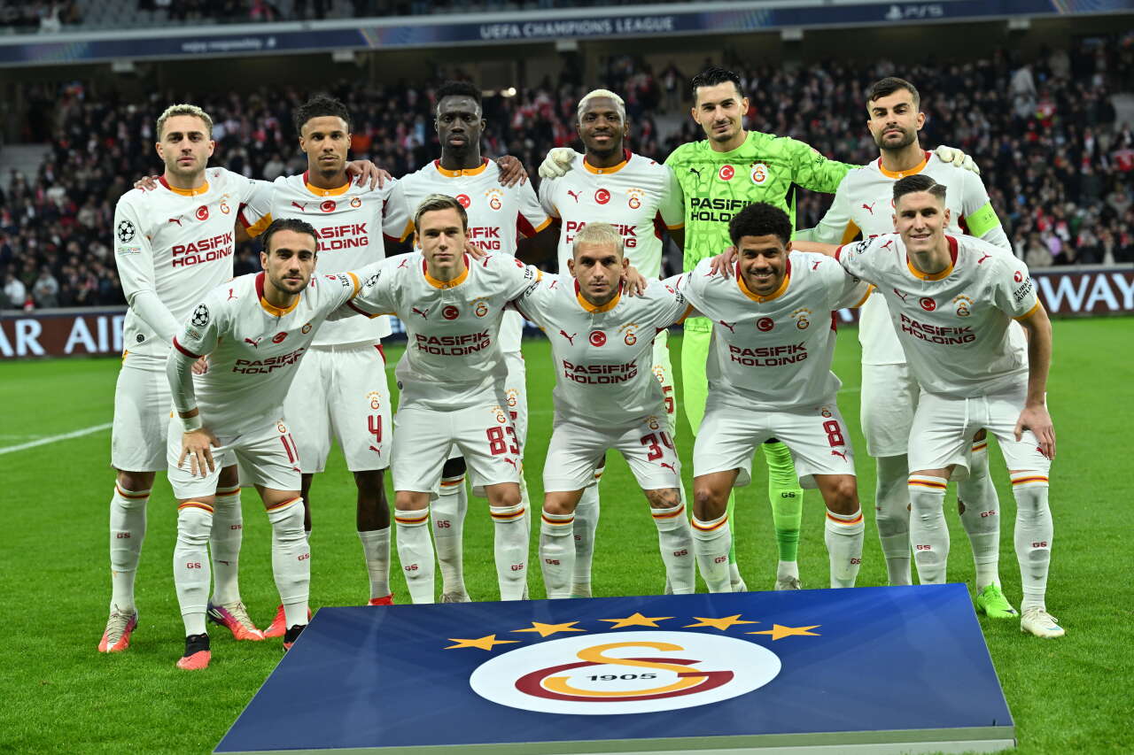 Galatasaray'da soyunma odası karıştı: Osimhen ile milli yıldız birbirine girdi, Okan Buruk sesleri duyunca bir anda içeri daldı 2