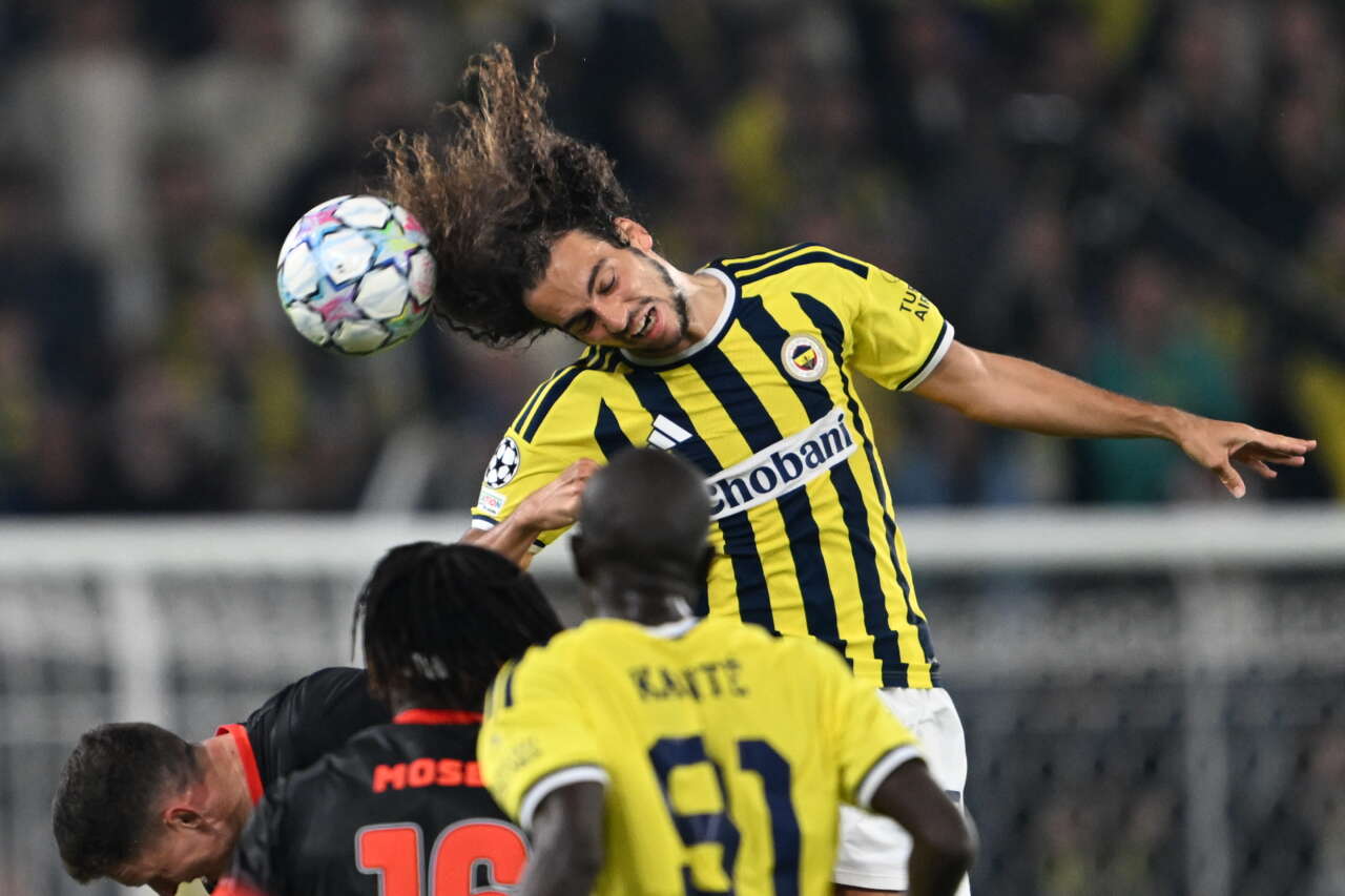 Fenerbahçe'de Aziz Yıldırım bir telefonla yeni teknik direktörün işini bitirdi: Roma'ya giden 52 yaşındaki hocayı uçaktan indirdi, İsmail Kartal dönemi sona erdi! 5