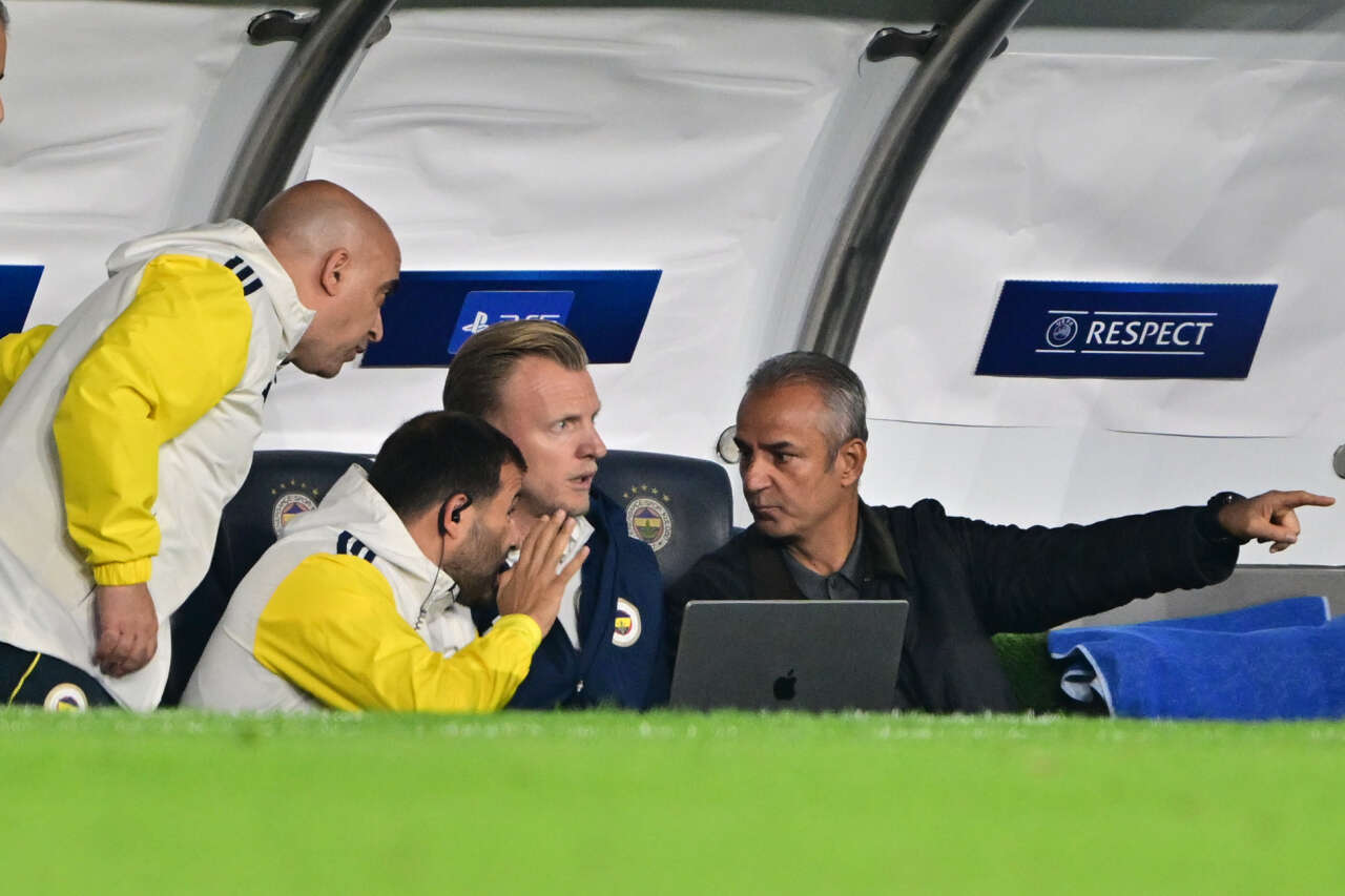 Fenerbahçe'de Aziz Yıldırım bir telefonla yeni teknik direktörün işini bitirdi: Roma'ya giden 52 yaşındaki hocayı uçaktan indirdi, İsmail Kartal dönemi sona erdi! 7