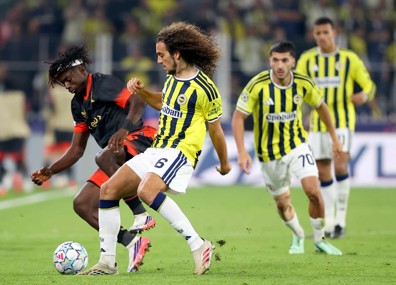 Fenerbahçe'de Aziz Yıldırım bir telefonla yeni teknik direktörün işini bitirdi: Roma'ya giden 52 yaşındaki hocayı uçaktan indirdi, İsmail Kartal dönemi sona erdi! 3