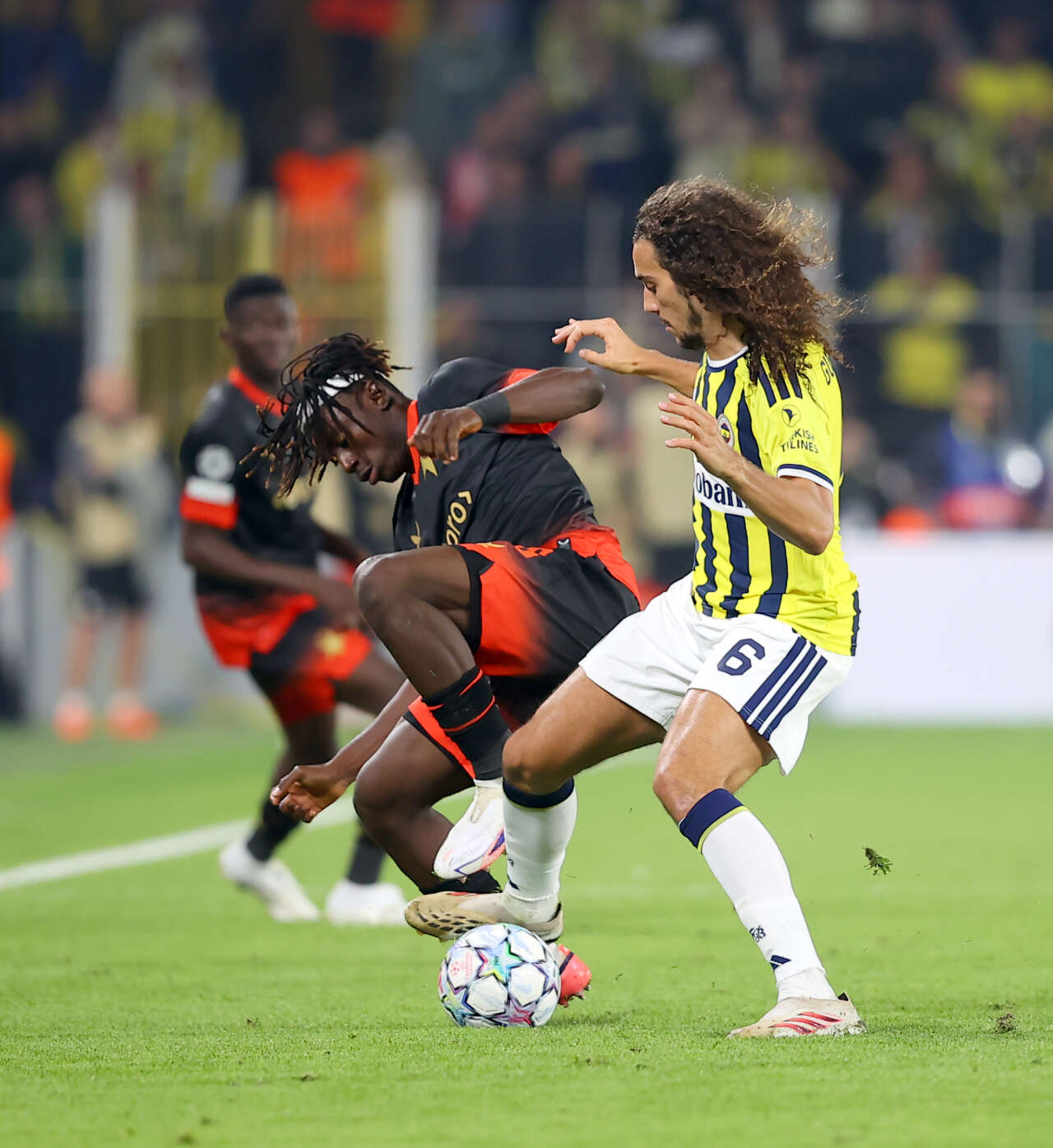 Fenerbahçe'de Aziz Yıldırım bir telefonla yeni teknik direktörün işini bitirdi: Roma'ya giden 52 yaşındaki hocayı uçaktan indirdi, İsmail Kartal dönemi sona erdi! 2