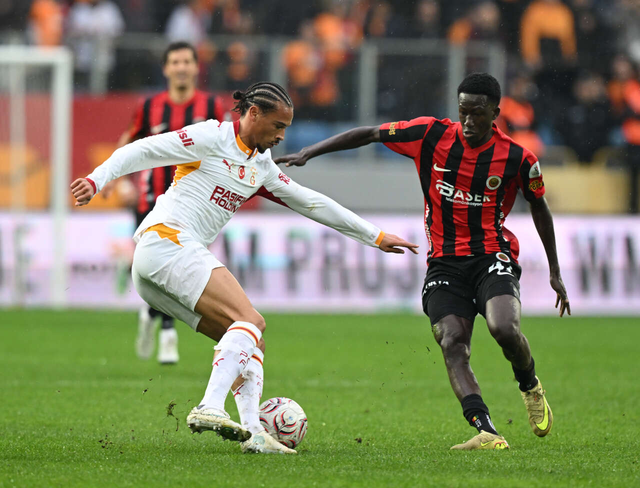 Dursun Özbek'ten 11 maçta 0 gol 0 asist yapan yıldıza son şans: Ya oynarsın ya da eşyalarını toplarsın 7