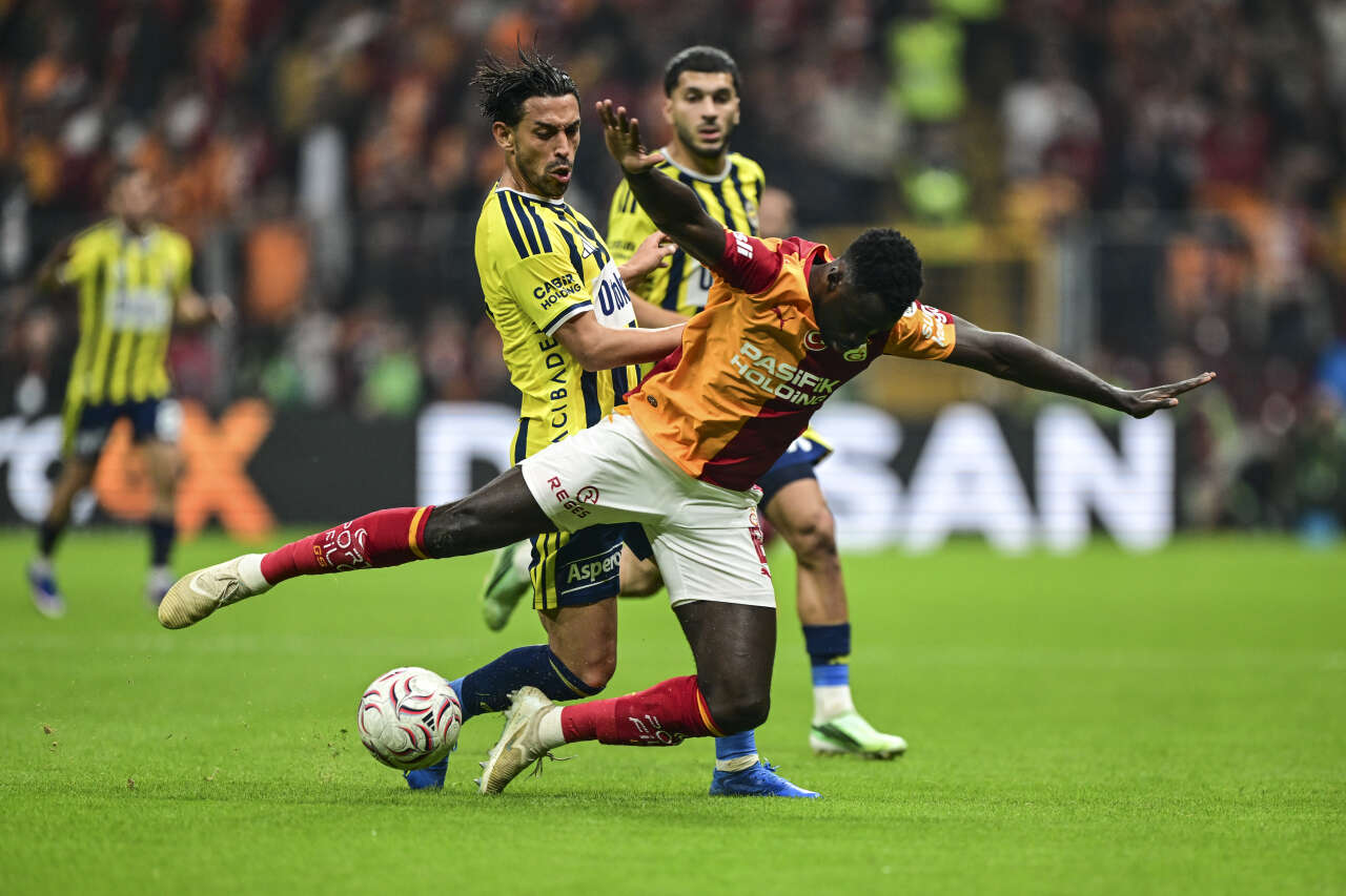 Dursun Özbek Okan Buruk'un başını yaktı: Galatasaray'da 55 milyon euroluk kriz, iki yıldız her şeyi mahvedecek 21