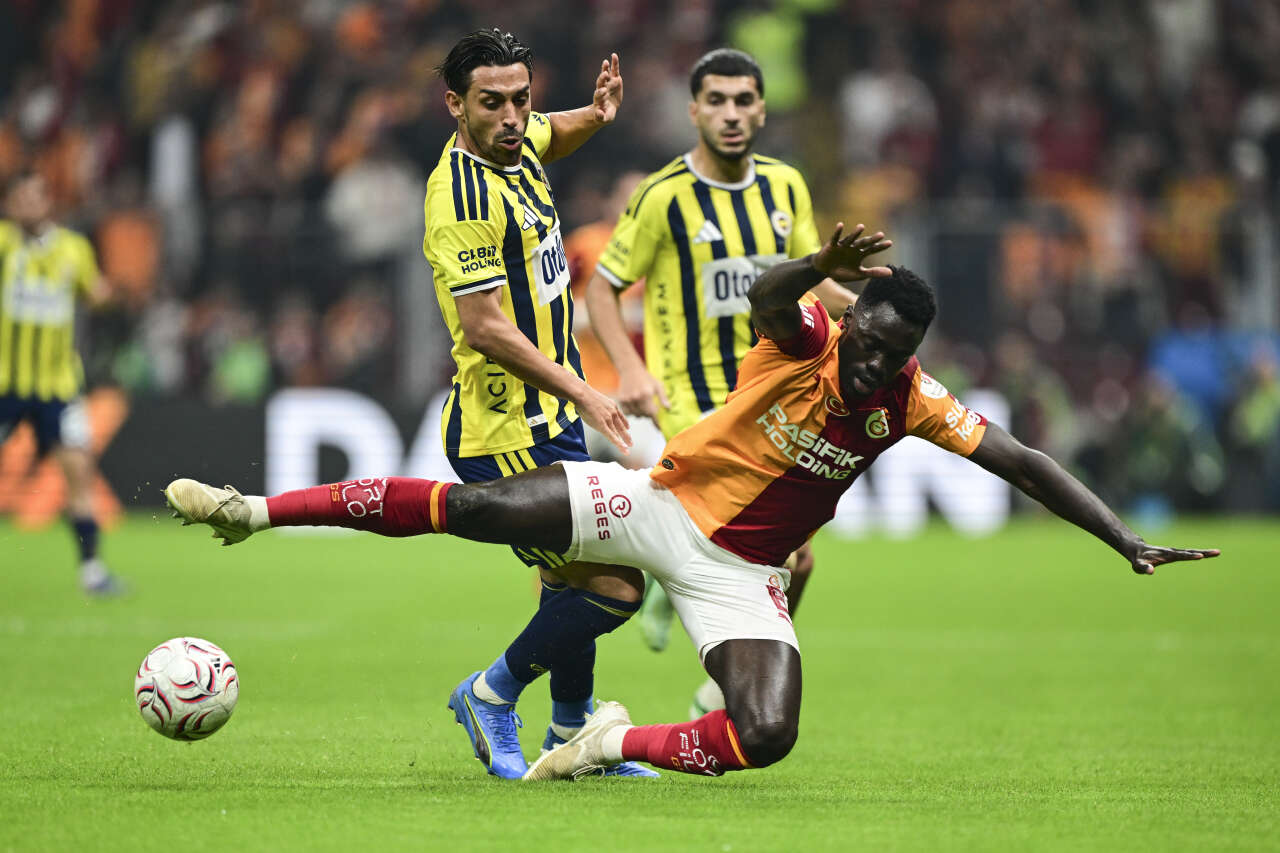 Dursun Özbek Okan Buruk'un başını yaktı: Galatasaray'da 55 milyon euroluk kriz, iki yıldız her şeyi mahvedecek 13
