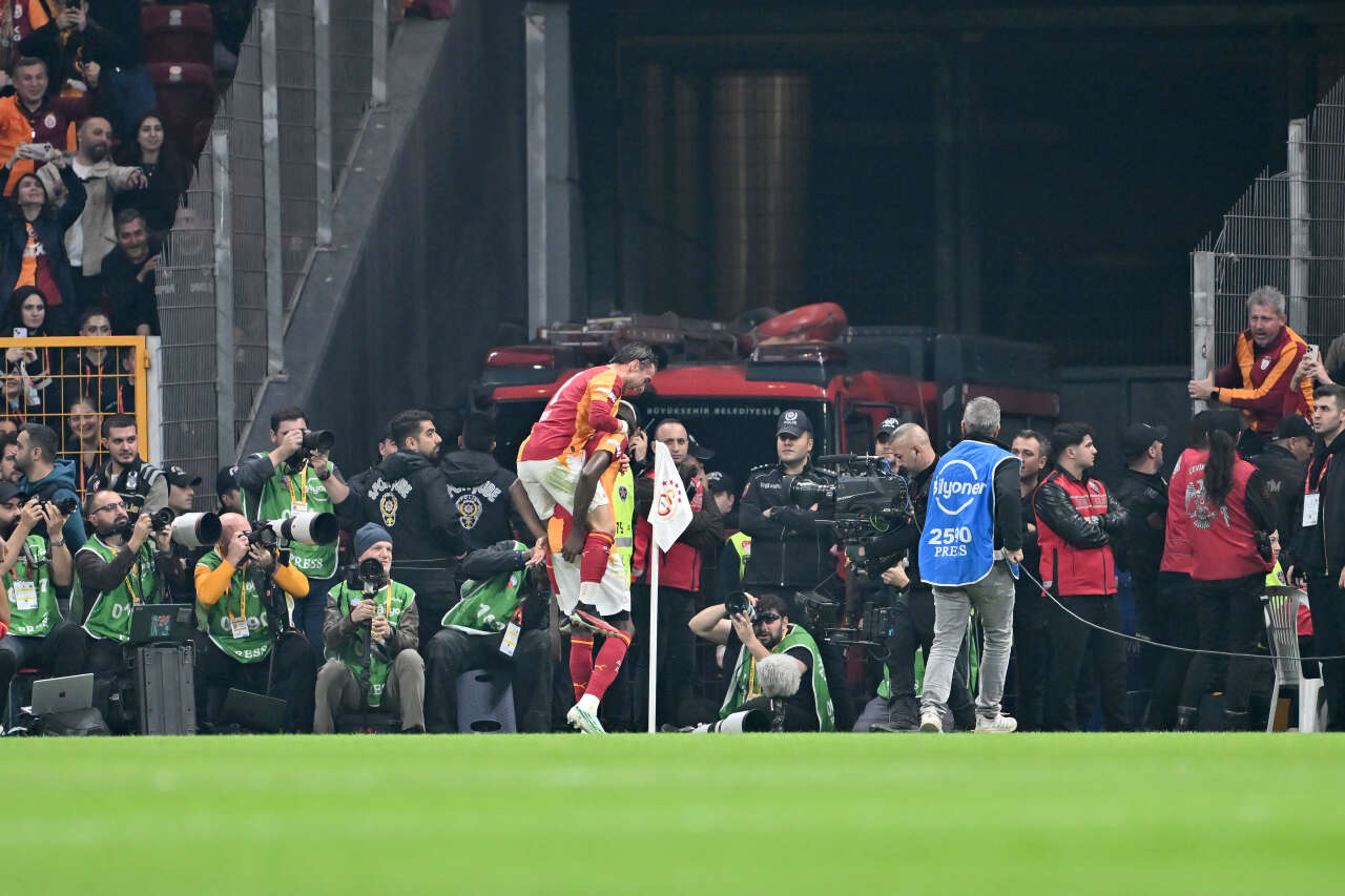 Dursun Özbek Okan Buruk'un başını yaktı: Galatasaray'da 55 milyon euroluk kriz, iki yıldız her şeyi mahvedecek 14
