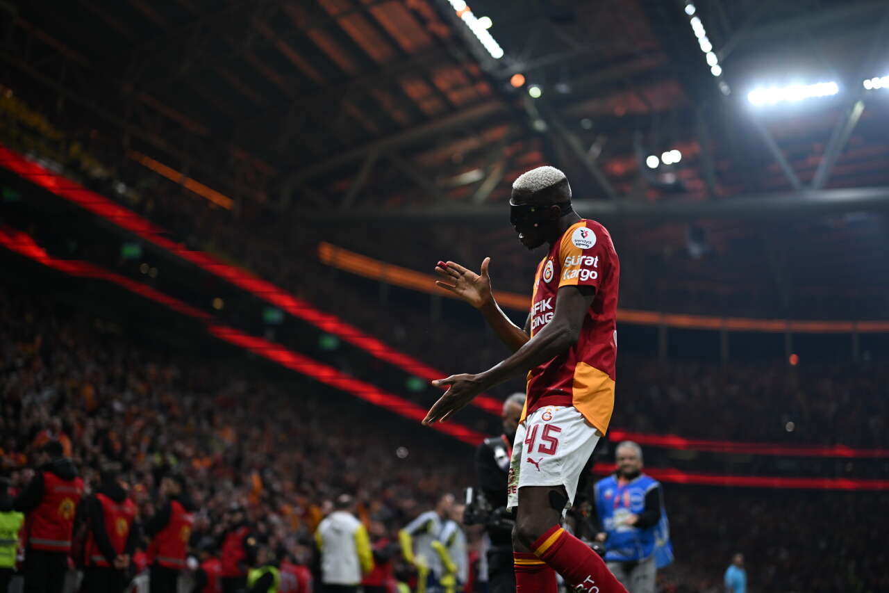 Galatasaray'da Dursun Özbek 2-1'in ardından telefona sarıldı! Yıldız futbolcunun menajerine telefon: Biz bunun keyfini mi bekleyeceğiz? 8