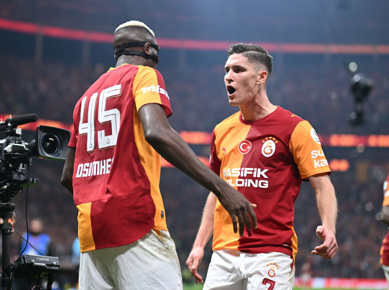 Galatasaray'da Dursun Özbek 2-1'in ardından telefona sarıldı! Yıldız futbolcunun menajerine telefon: Biz bunun keyfini mi bekleyeceğiz? 9