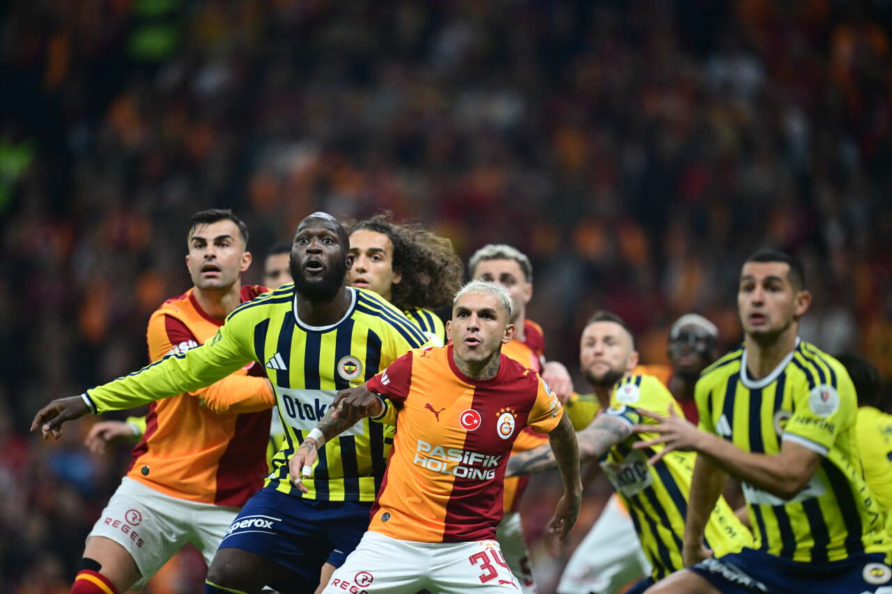 Galatasaray'da yeni transfer 1 maç oynamadan kadro dışı kaldı: Okan Buruk yüzünü görmek bile istemiyor, 28 milyon euroluk yıldız ocakta gidiyor! 9