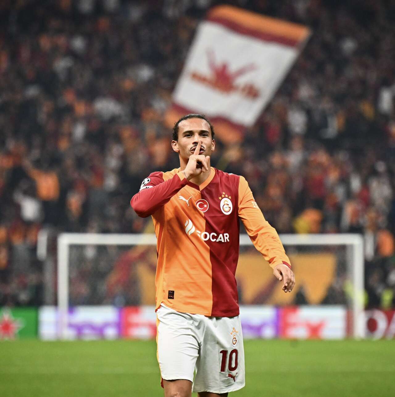 Dursun Özbek Van Persie'nin 35 milyon euroluk kanat forvetini 1 kenara yazdı 2