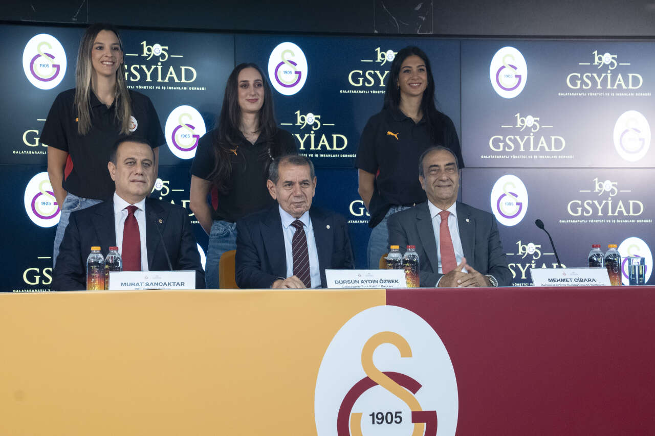 Galatasaray'da 2 dakika oynadı Okan Buruk eşyalarını toplattı: 4 yıllık macera sona erdi 4