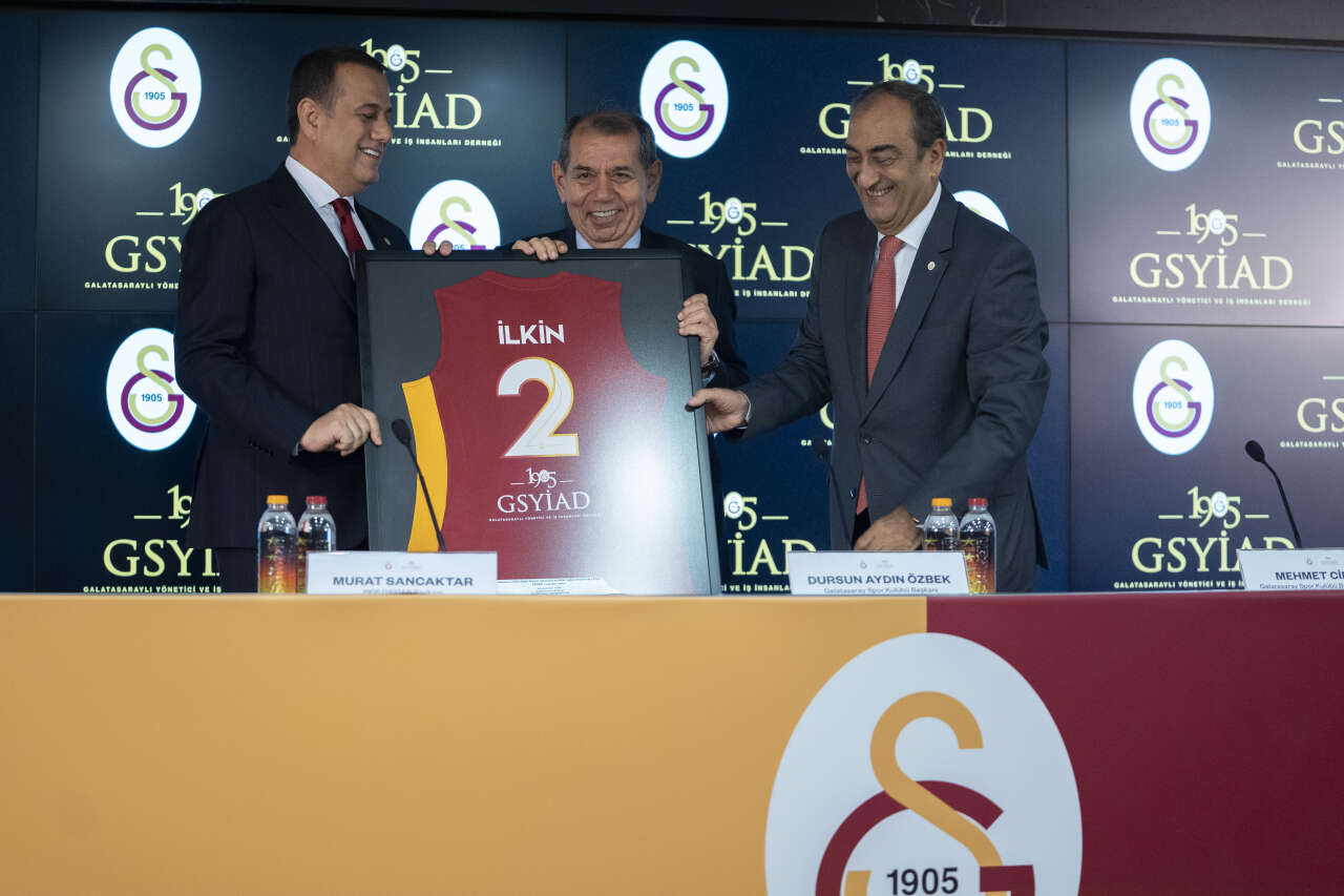 Galatasaray'da 2 dakika oynadı Okan Buruk eşyalarını toplattı: 4 yıllık macera sona erdi 5