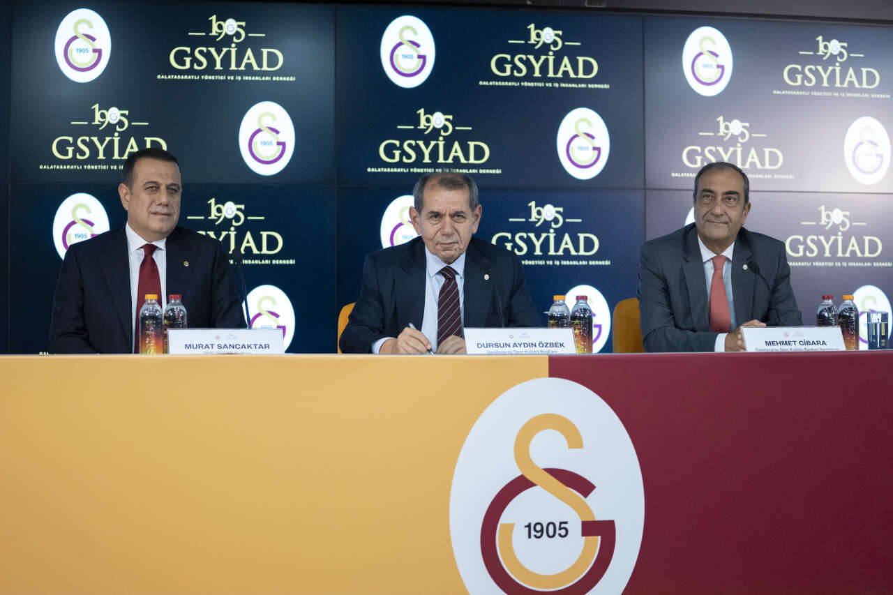 Galatasaray'dan tarihi anlaşma! Dursun Özbek oluk oluk para akıtacak... Osimhen'in bonservisi çıktı 16