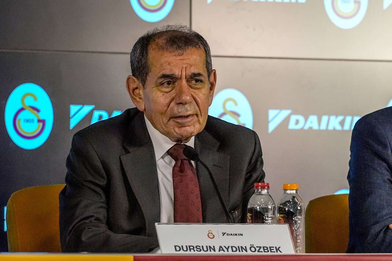 Galatasaray'dan tarihi anlaşma! Dursun Özbek oluk oluk para akıtacak... Osimhen'in bonservisi çıktı 10