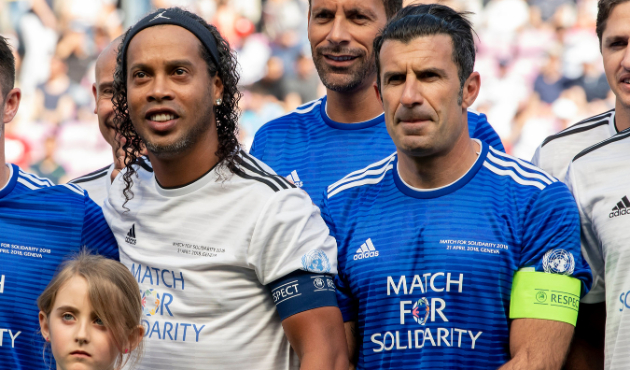 Figo, Ronaldinho'yu mağlup etti!