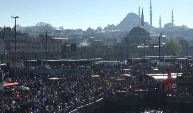 Yüzlerce insan Eminönü'ne akın etti!