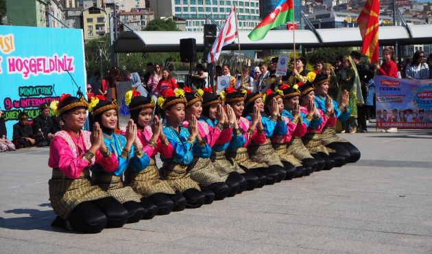 Miniatürk dünya çocuklarının danslarıyla renklendi