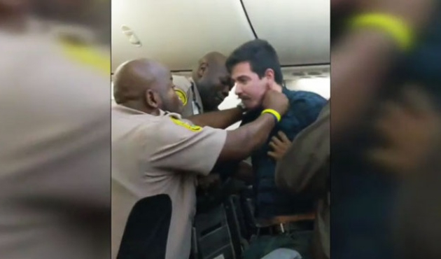 Uçağa binen 3 polis yolcuyu şokla bayılttı!