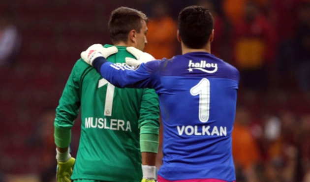 Muslera'dan Volkan Demirel'e sürpriz!