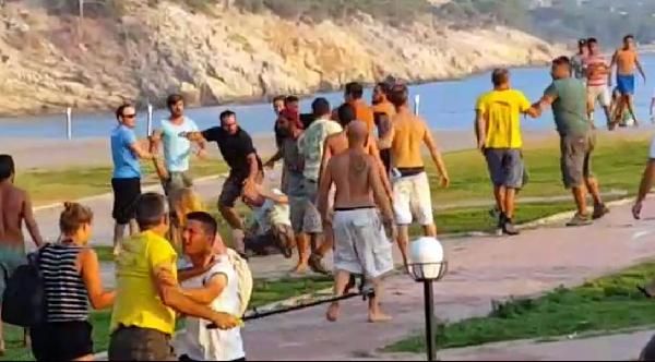 Turistler dondu kaldı! Müşteri tartışması yumruk yumruğa kavgaya dönüştü