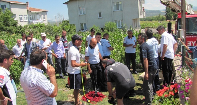 Baba ve oğlu bahçe sulamak isterken öldü!