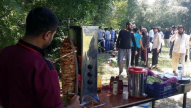 Piknik yapıp döner çevirmişler! DAEŞ gençleri böyle kandırdı...