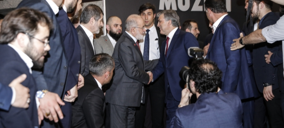 Gül ve Karamollaoğlu salona birlikte girdi!