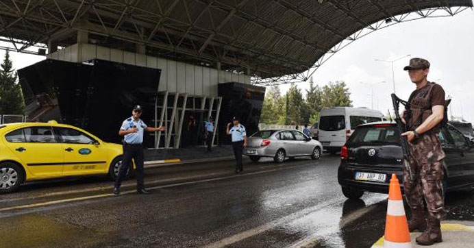 İzmir ve Antalya havalimanlarında alarm!