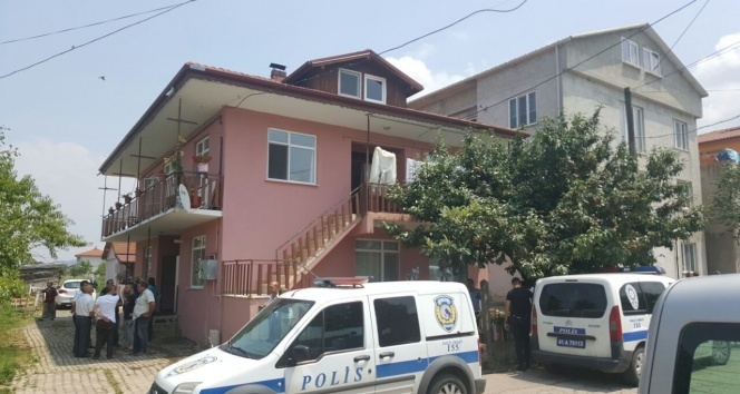 Karısını pompalıyla öldürdü, kapıda oturup polisi bekledi