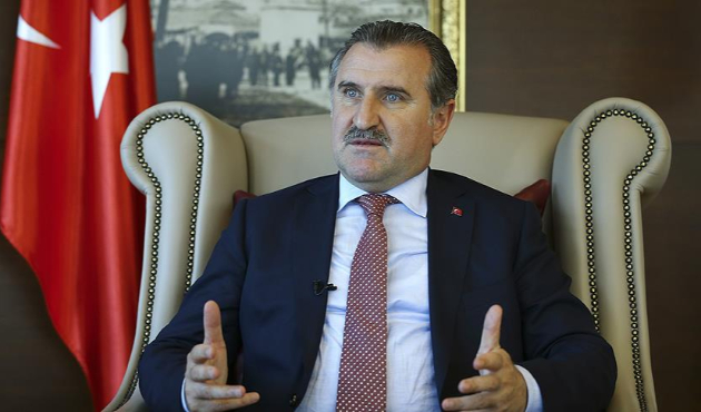 Bakan Bak'tan derbi açıklaması!