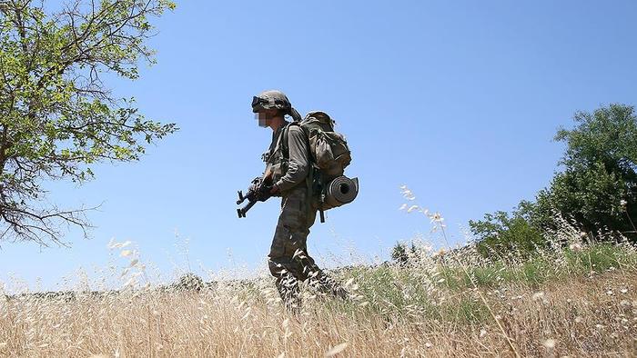 Acı haberler art arda geldi... Diyarbakır'da 3 ayrı saldırı... İki asker şehit, yaralılar var...