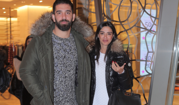 Arda Turan'dan kendisine babalık hediyesi!