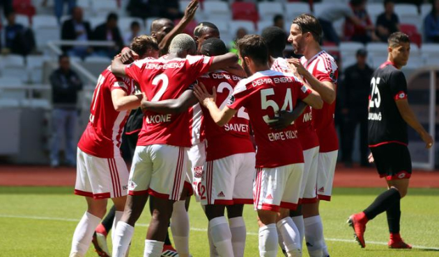 Sivasspor tek attı 3 aldı!
