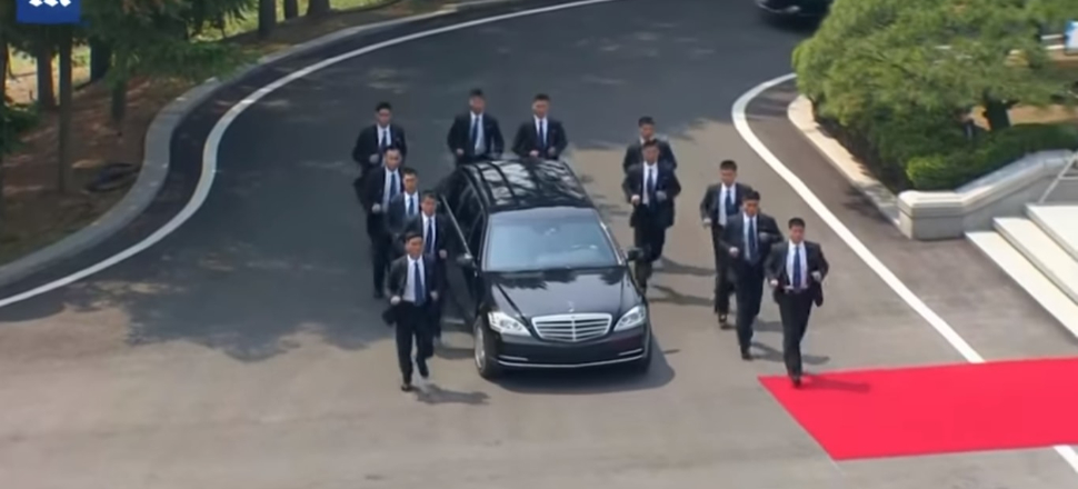 Kim Jong Un'un "akılalmaz" bodyguardları...
