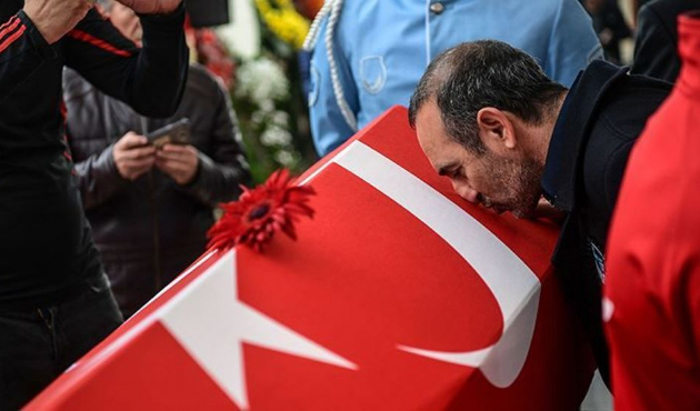 Naim'in tabutunu öpen Leonidis'e büyük onur!