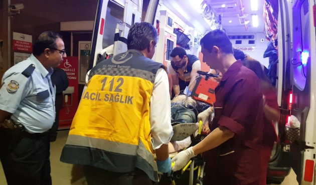 Para isteyen arkadaşını baltayla öldürdü!