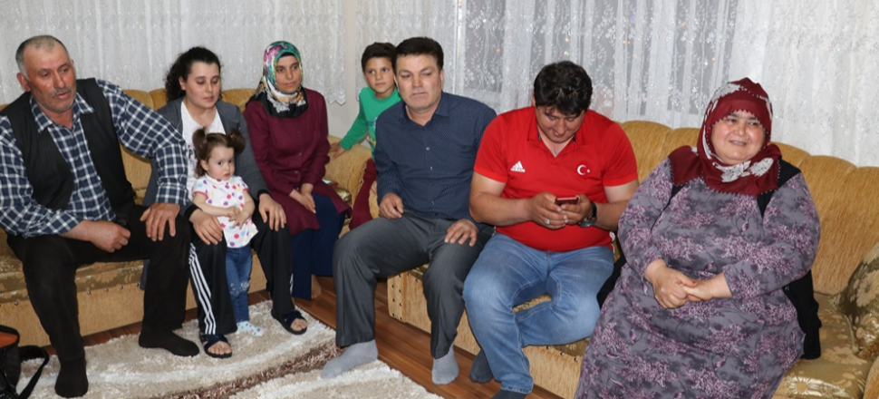 Rıza Kayaalp'in baba evinde şampiyonluk sevinci!