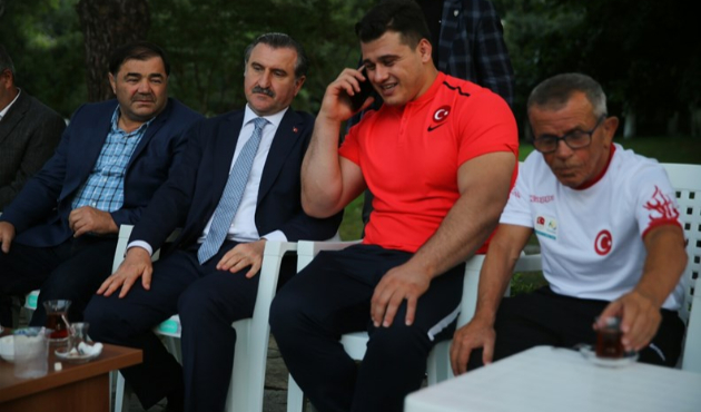 Bakan Bak'tan Kayaalp'e kutlama!
