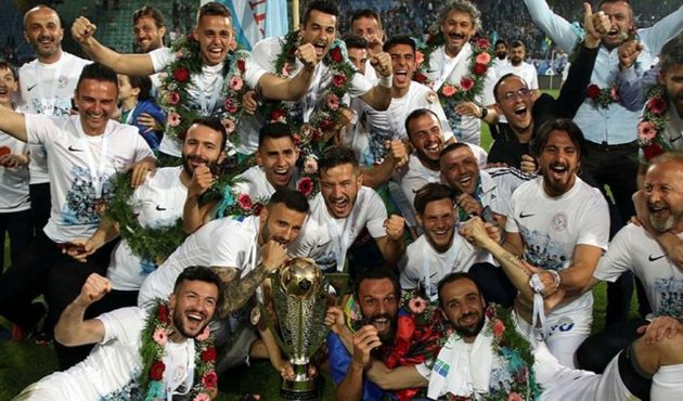 Çaykur Rizespor şampiyonluk kupasını aldı!