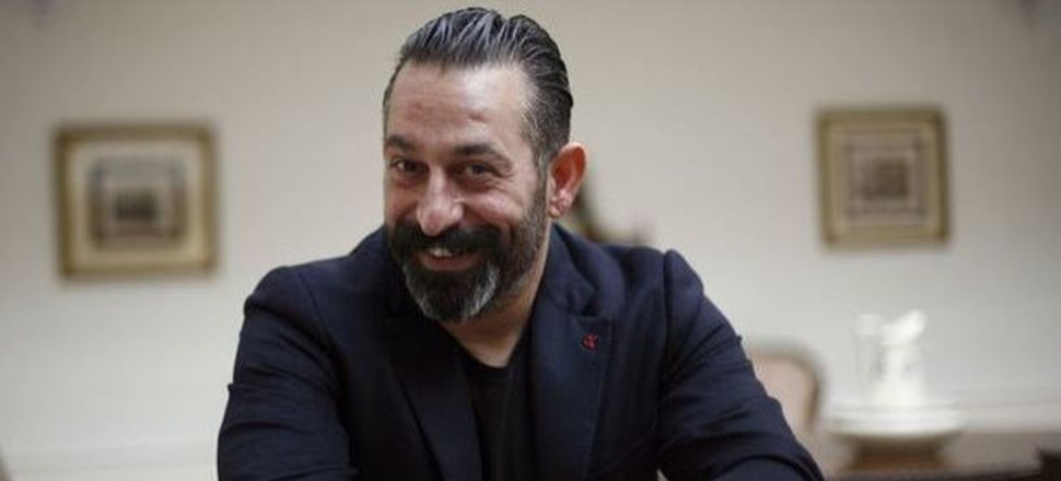 Cem Yılmaz'dan takipçilerine kaslı şov