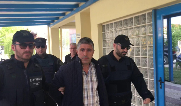 Yunanistan'ın gözaltına aldığı kepçe operatörü Türkiye'ye geldi