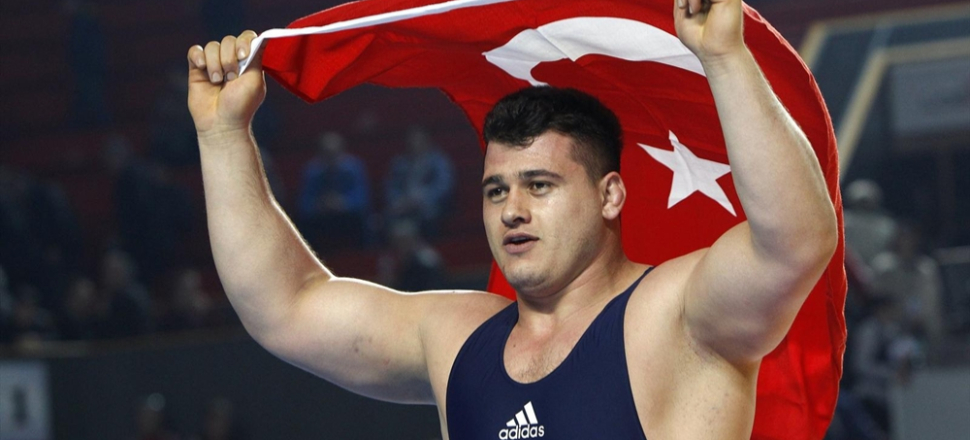 Milli güreşçilerden Dağıstan'da büyük başarı...