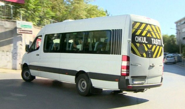 Servis sürücüsünden öğrencilere iğrenç teklif...