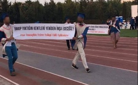 Mezuniyet töreninde terör propagandası